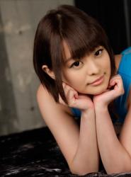 90后日本女优青山未来的一组清纯个性的写真集