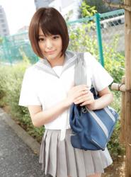 90后日本女优青山未来的一组清纯个性的写真集