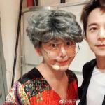 黄子佼晒与何炅自拍照 表情搞怪默契十足