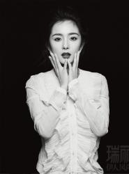 杨幂熟女写真 小露香肩尽显诱惑