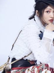 张韶涵写真大片时尚俏皮 滤镜朦胧仙气十足